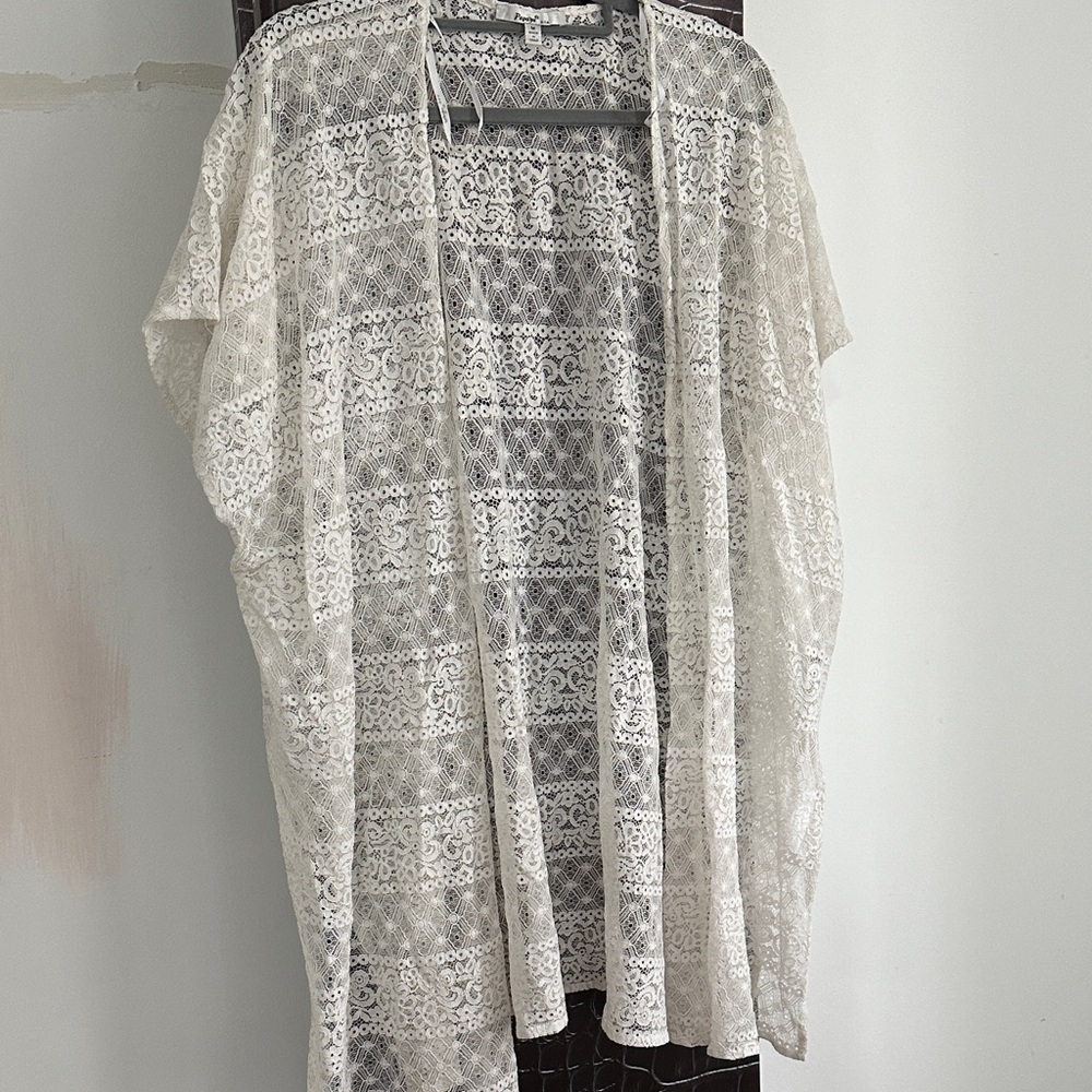 Papaya Cream Lace Detail